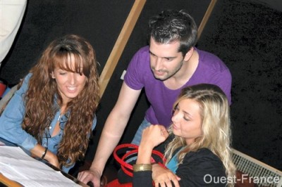 Priscilla chante pour l'association "La Voix de l�Enfant"